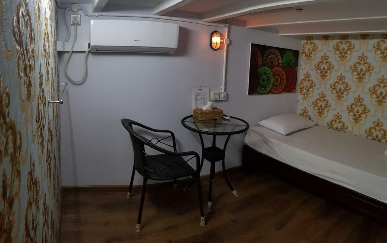 Hostel He-O Янгон Экстерьер фото